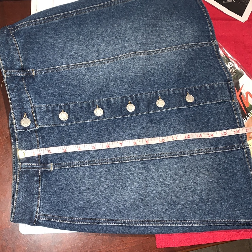 Mossimo silver button front mini blue jean skirt Size 4 EUC - Picture 9 of 9